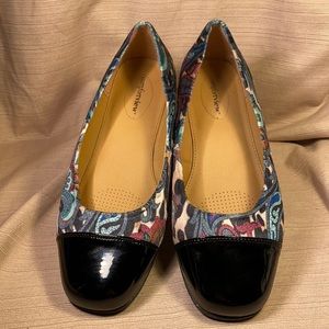 ComfortView almost NEW pair of velvet flats captoe